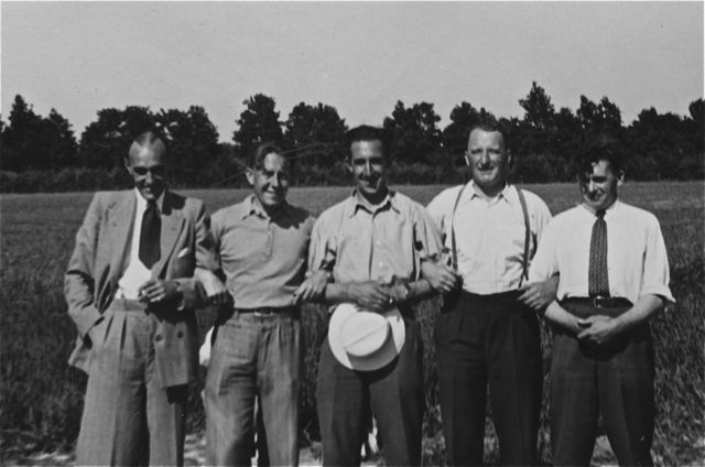 Benny had bij het nemen van deze foto een klein vestimentair probleempje.